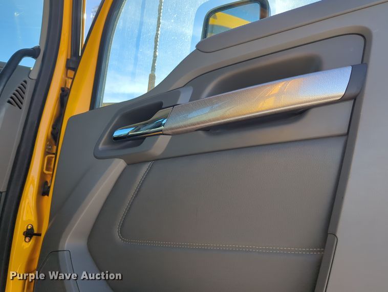 image for item OD9114 2019 Kenworth T680  semi truck