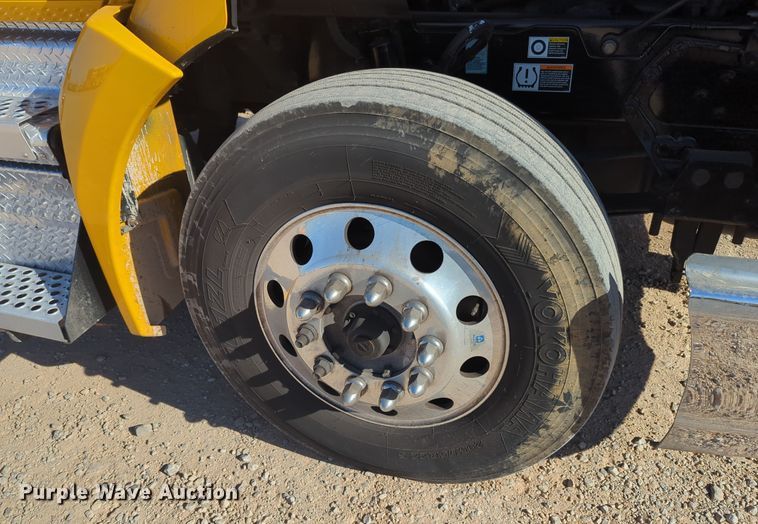 image for item OD9114 2019 Kenworth T680  semi truck