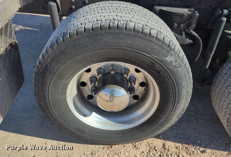 image for item OD9114 2019 Kenworth T680  semi truck