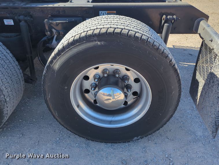 image for item OD9114 2019 Kenworth T680  semi truck