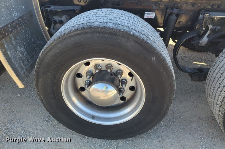 image for item OD9114 2019 Kenworth T680  semi truck