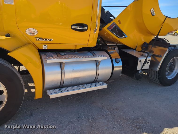 image for item OD9116 2019 Kenworth T680  semi truck