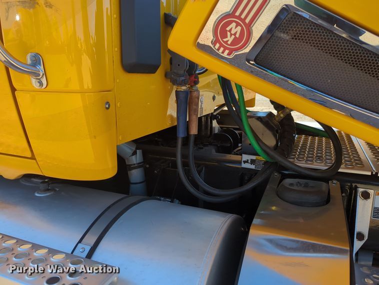 image for item OD9116 2019 Kenworth T680  semi truck