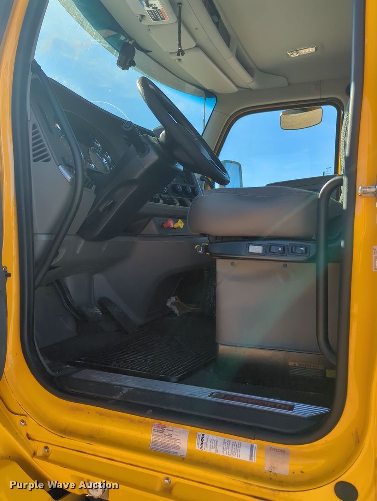 image for item OD9116 2019 Kenworth T680  semi truck
