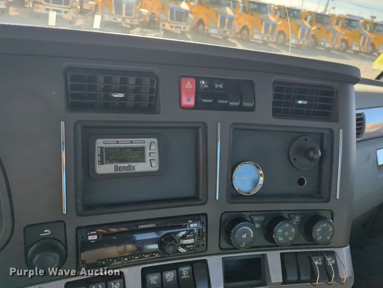 image for item OD9116 2019 Kenworth T680  semi truck