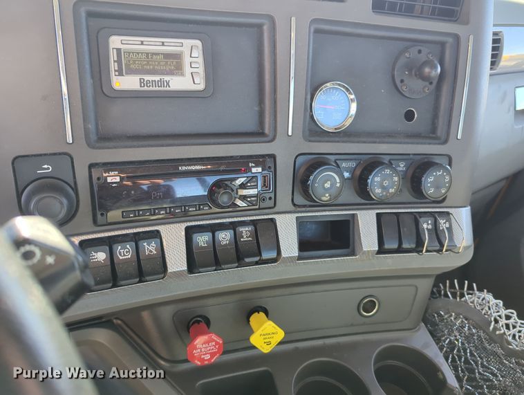 image for item OD9116 2019 Kenworth T680  semi truck