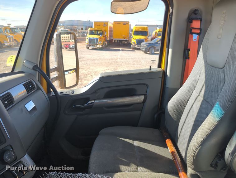 image for item OD9116 2019 Kenworth T680  semi truck