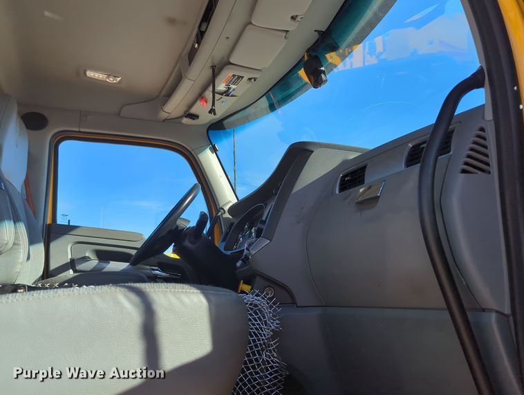 image for item OD9116 2019 Kenworth T680  semi truck