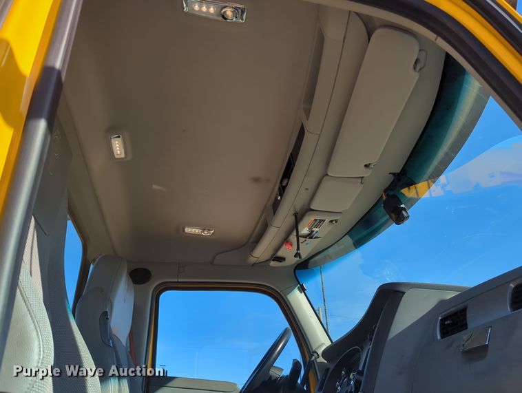 image for item OD9116 2019 Kenworth T680  semi truck