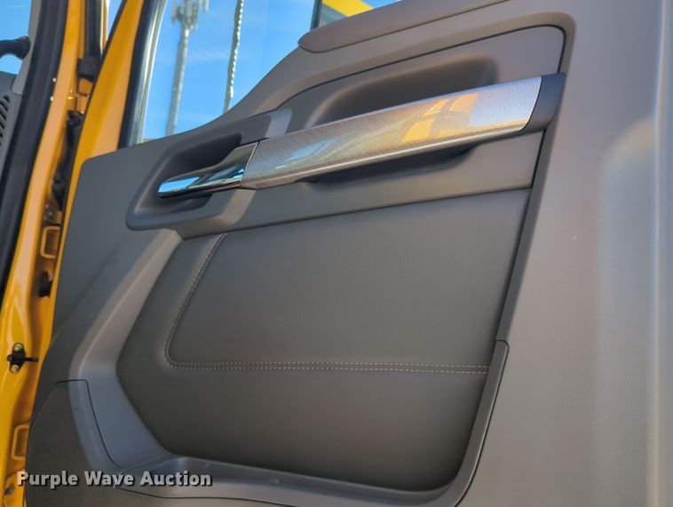 image for item OD9116 2019 Kenworth T680  semi truck