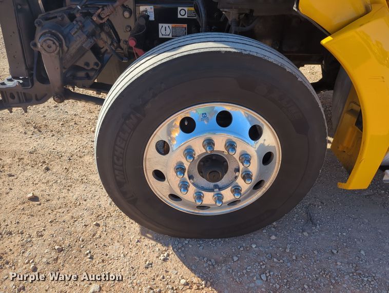 image for item OD9116 2019 Kenworth T680  semi truck