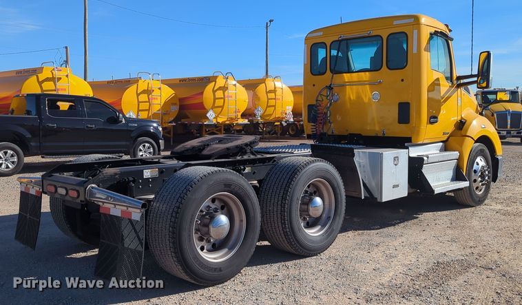 image for item OD9117 2019 Kenworth T680 semi truck