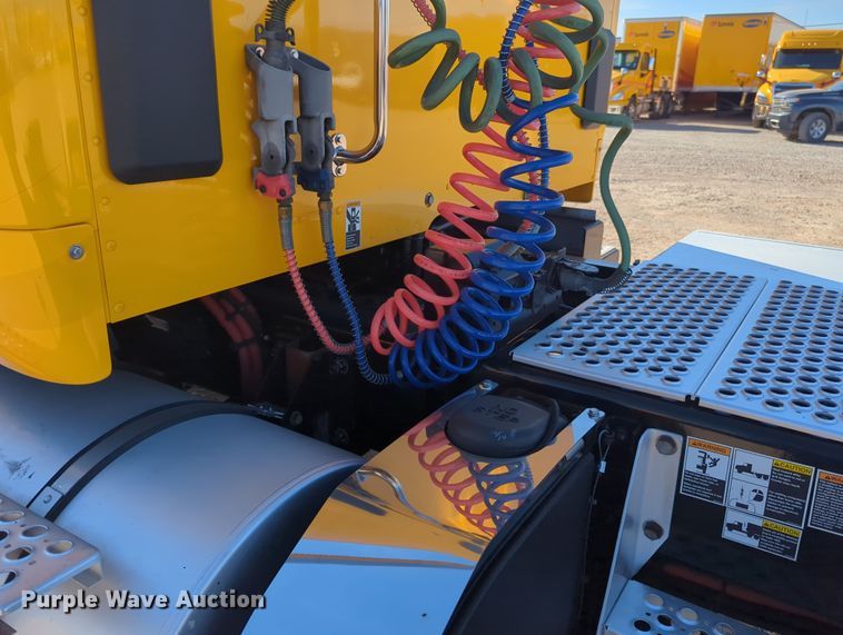 image for item OD9117 2019 Kenworth T680 semi truck