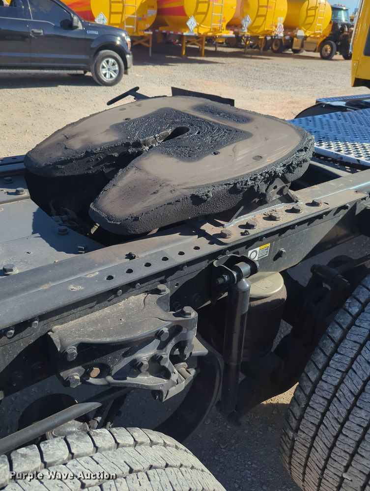 image for item OD9117 2019 Kenworth T680 semi truck