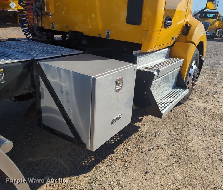 image for item OD9117 2019 Kenworth T680 semi truck