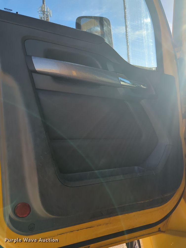 image for item OD9117 2019 Kenworth T680 semi truck