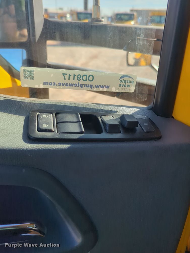 image for item OD9117 2019 Kenworth T680 semi truck