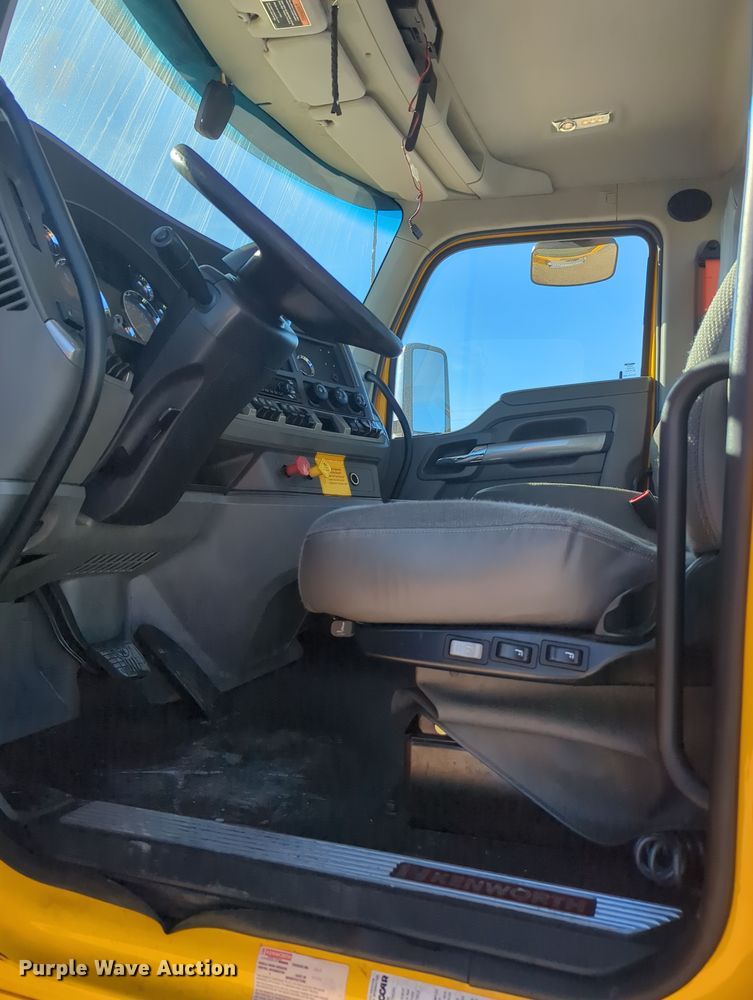 image for item OD9117 2019 Kenworth T680 semi truck