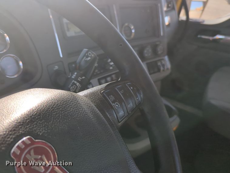image for item OD9117 2019 Kenworth T680 semi truck