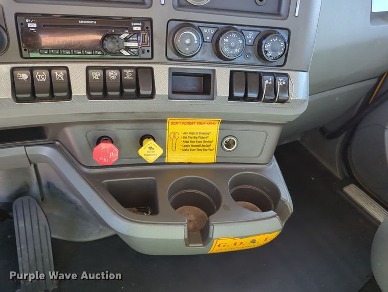 image for item OD9117 2019 Kenworth T680 semi truck