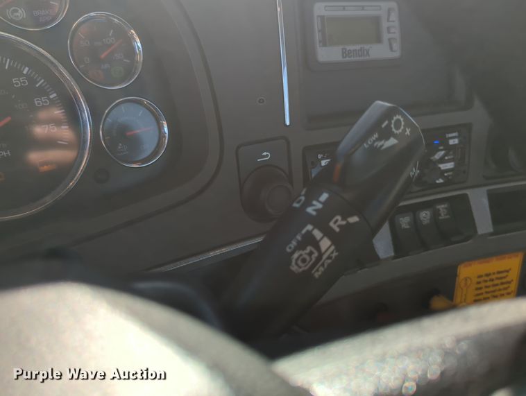 image for item OD9117 2019 Kenworth T680 semi truck