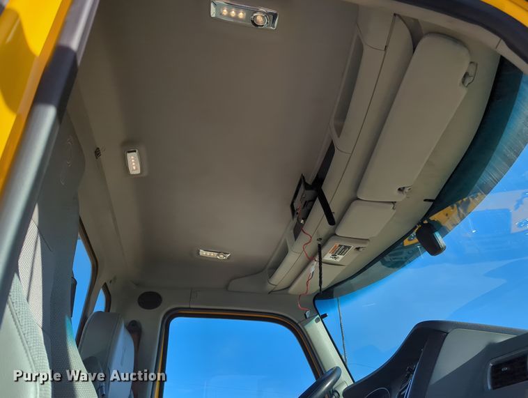 image for item OD9117 2019 Kenworth T680 semi truck