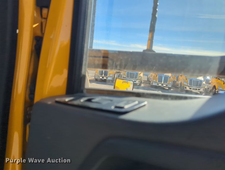 image for item OD9117 2019 Kenworth T680 semi truck