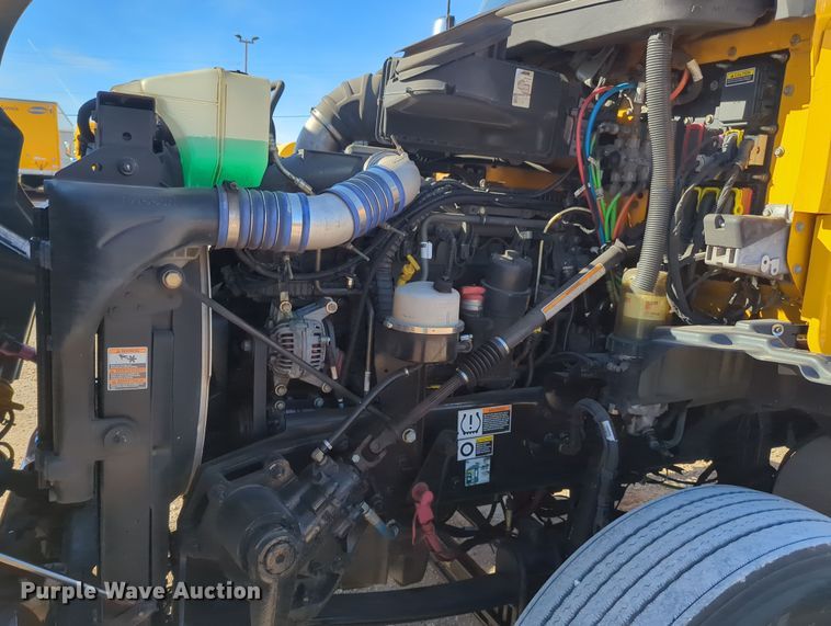 image for item OD9117 2019 Kenworth T680 semi truck