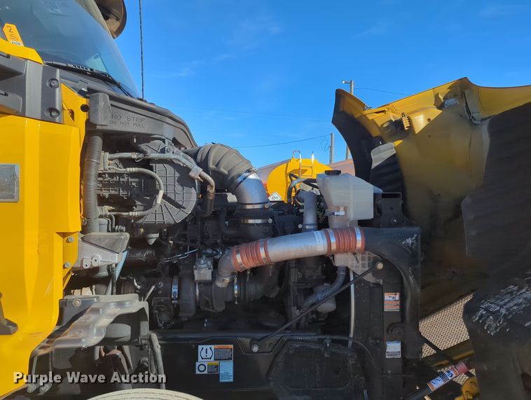 image for item OD9117 2019 Kenworth T680 semi truck