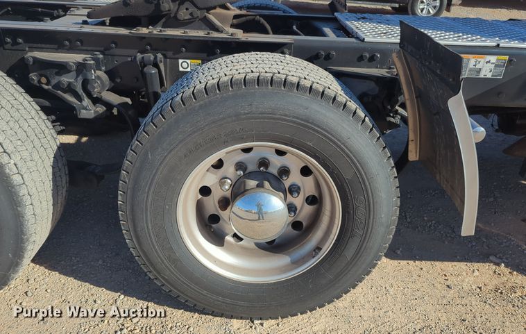 image for item OD9117 2019 Kenworth T680 semi truck