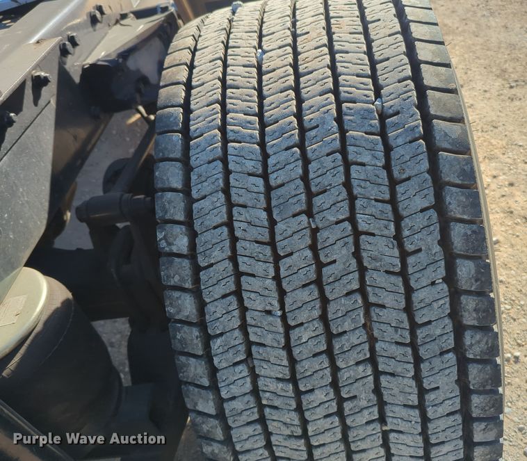 image for item OD9117 2019 Kenworth T680 semi truck