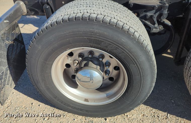 image for item OD9117 2019 Kenworth T680 semi truck