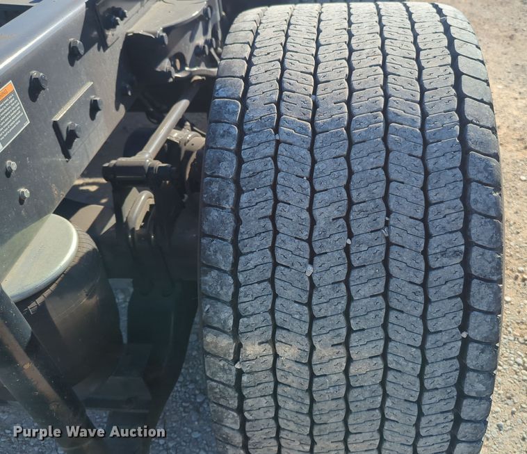 image for item OD9117 2019 Kenworth T680 semi truck