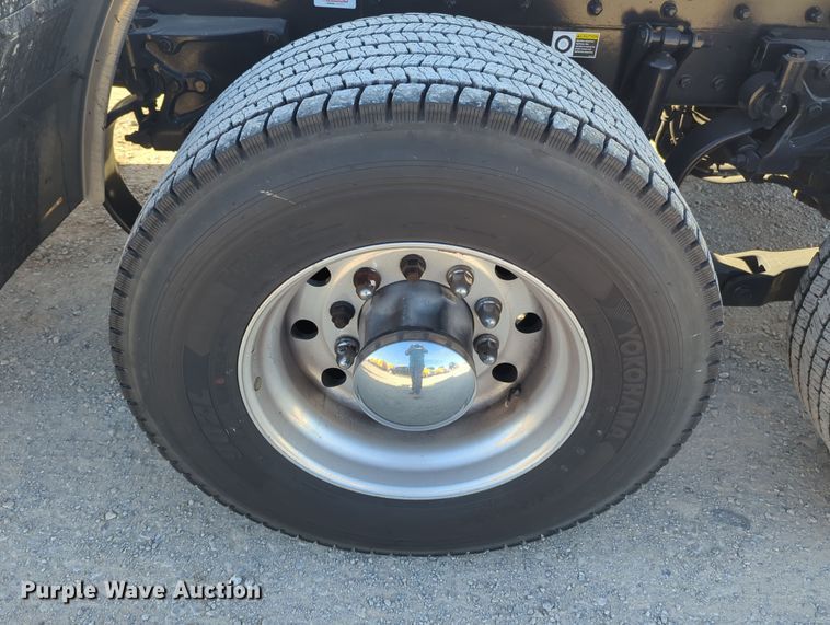 image for item OD9117 2019 Kenworth T680 semi truck