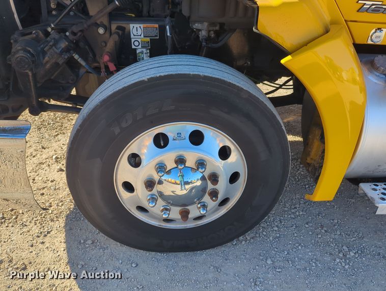 image for item OD9117 2019 Kenworth T680 semi truck