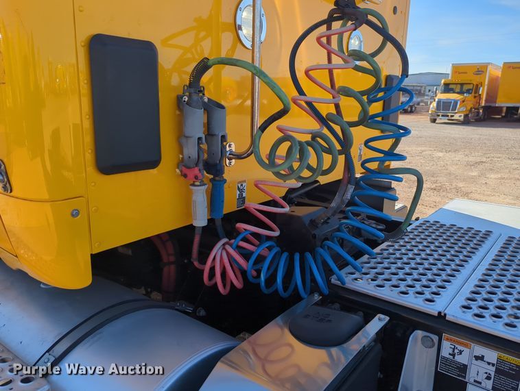 image for item OD9118 2019 Kenworth T680  semi truck