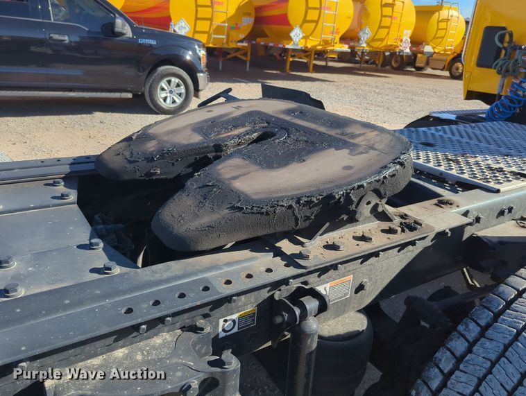 image for item OD9118 2019 Kenworth T680  semi truck