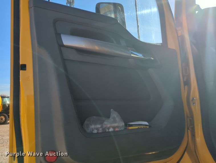 image for item OD9118 2019 Kenworth T680  semi truck