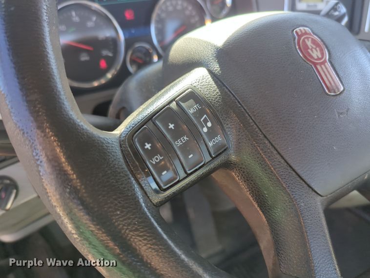 image for item OD9118 2019 Kenworth T680  semi truck