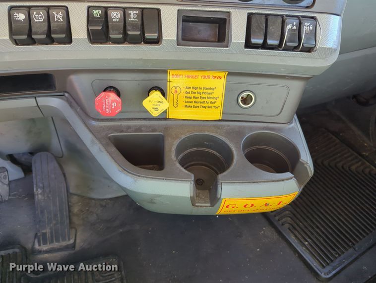 image for item OD9118 2019 Kenworth T680  semi truck