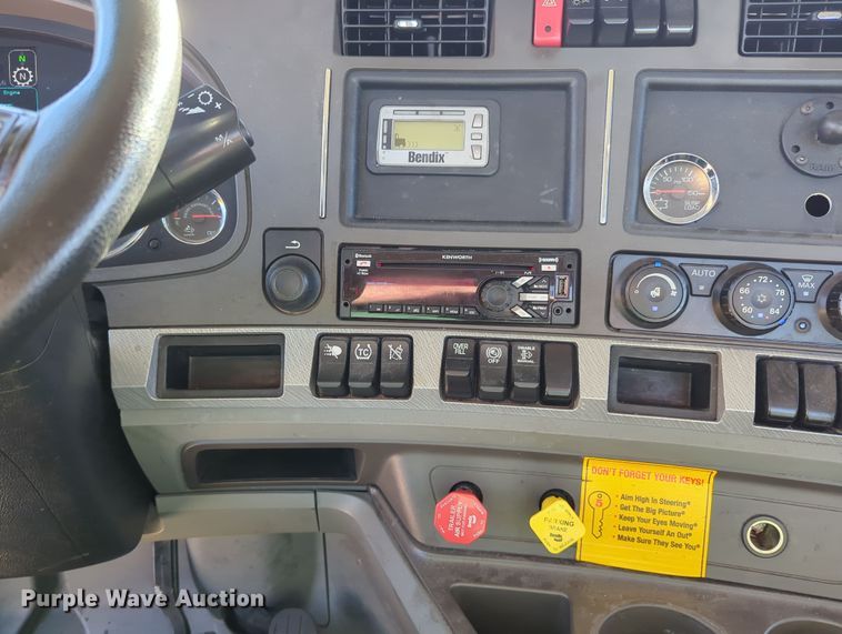 image for item OD9118 2019 Kenworth T680  semi truck