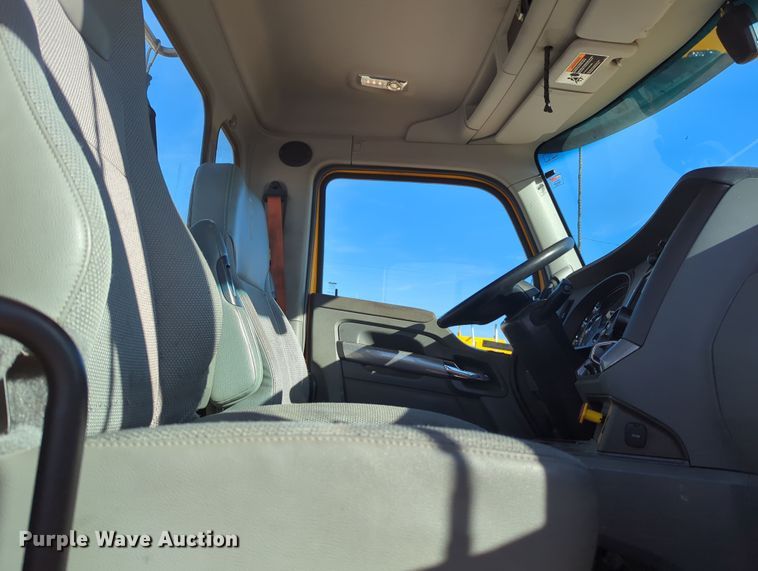 image for item OD9118 2019 Kenworth T680  semi truck