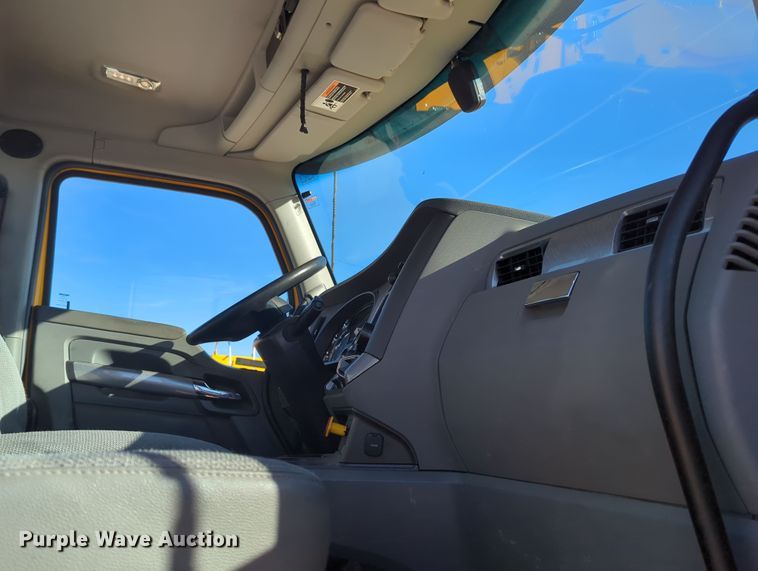 image for item OD9118 2019 Kenworth T680  semi truck