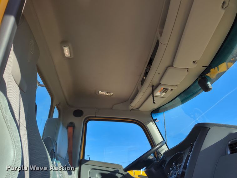 image for item OD9118 2019 Kenworth T680  semi truck