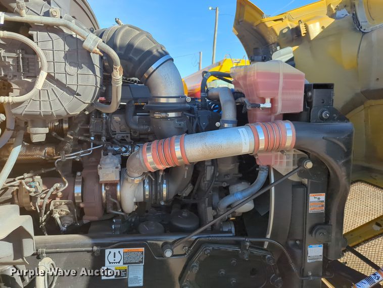 image for item OD9118 2019 Kenworth T680  semi truck