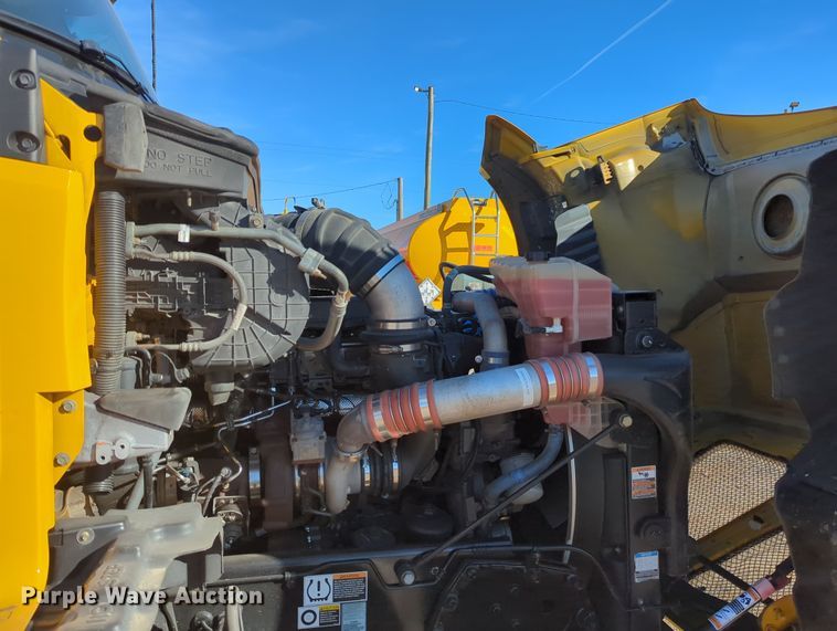 image for item OD9118 2019 Kenworth T680  semi truck