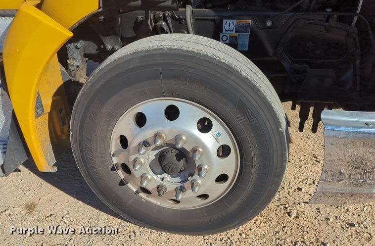 image for item OD9118 2019 Kenworth T680  semi truck