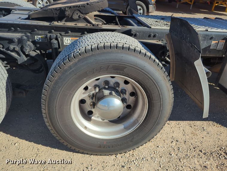 image for item OD9118 2019 Kenworth T680  semi truck