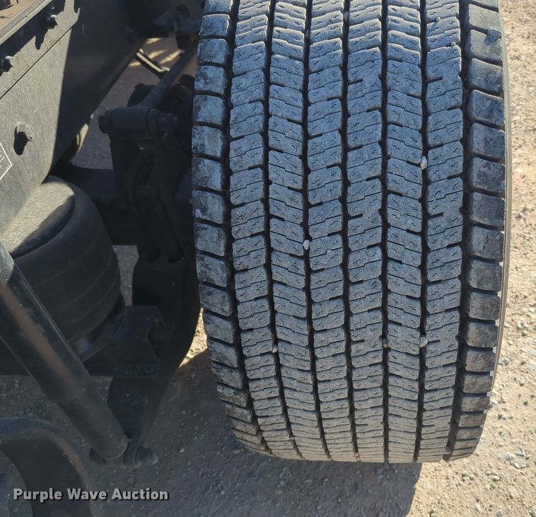 image for item OD9118 2019 Kenworth T680  semi truck