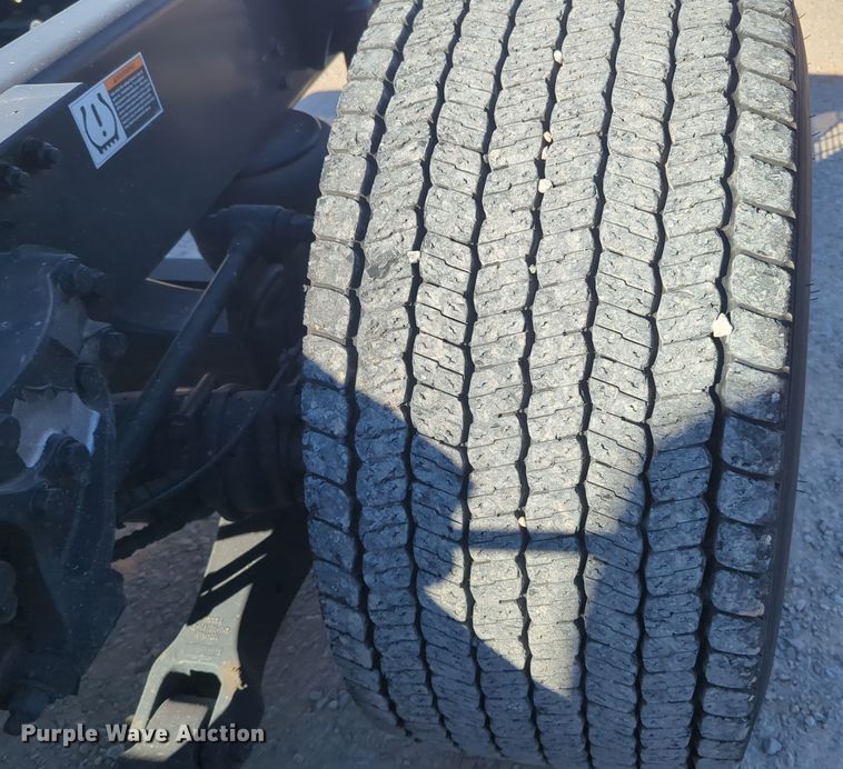 image for item OD9118 2019 Kenworth T680  semi truck